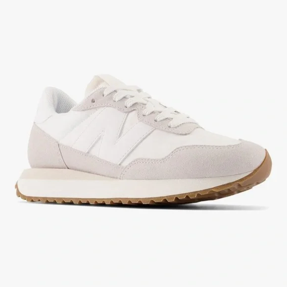 New Balance Women's Moonstone White and Tan Sneakers 237 - Picture 2 of 11